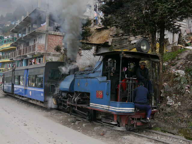 Darjeeling Himalayan Railway - Joy Ride 52548 von Darjeeling nach Ghum mit Lok 795