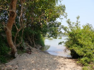 Banlung: Tonle San, Mittagsrast auf einer Insel