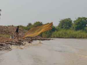 Tonle Sap: Fischer bei der Arbeit