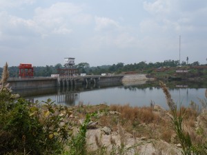 Battambang - Koh Kong: Unterwegs, Staudamm