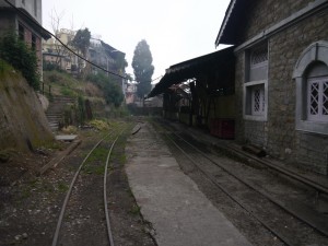 DHR: Sonada, abgebranntes Bahnhofsgebäude